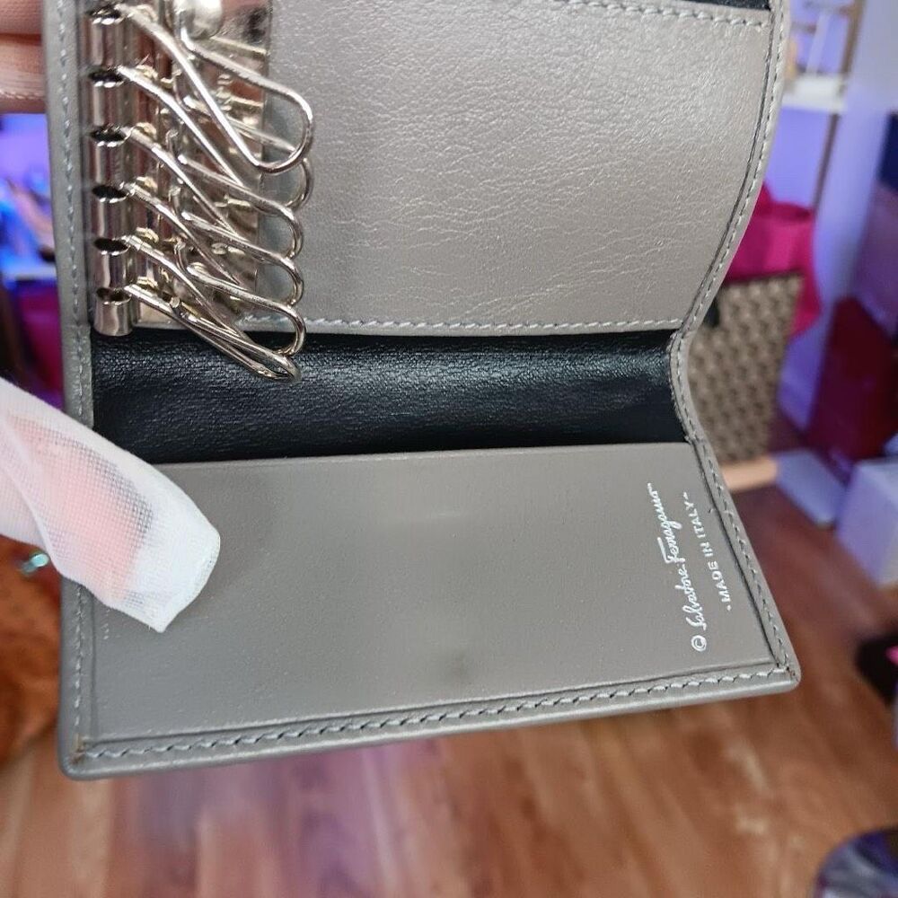 Salvatore Ferragamo Gray 6 Rings Silver Key Case Card Holder - Picture 7 of 8